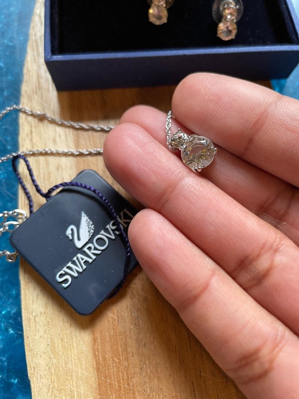 FIRM Swarovski Brilliant Crystal Rhodium Solitaire Necklace and Earrings Box Set - Picture 2 of 9